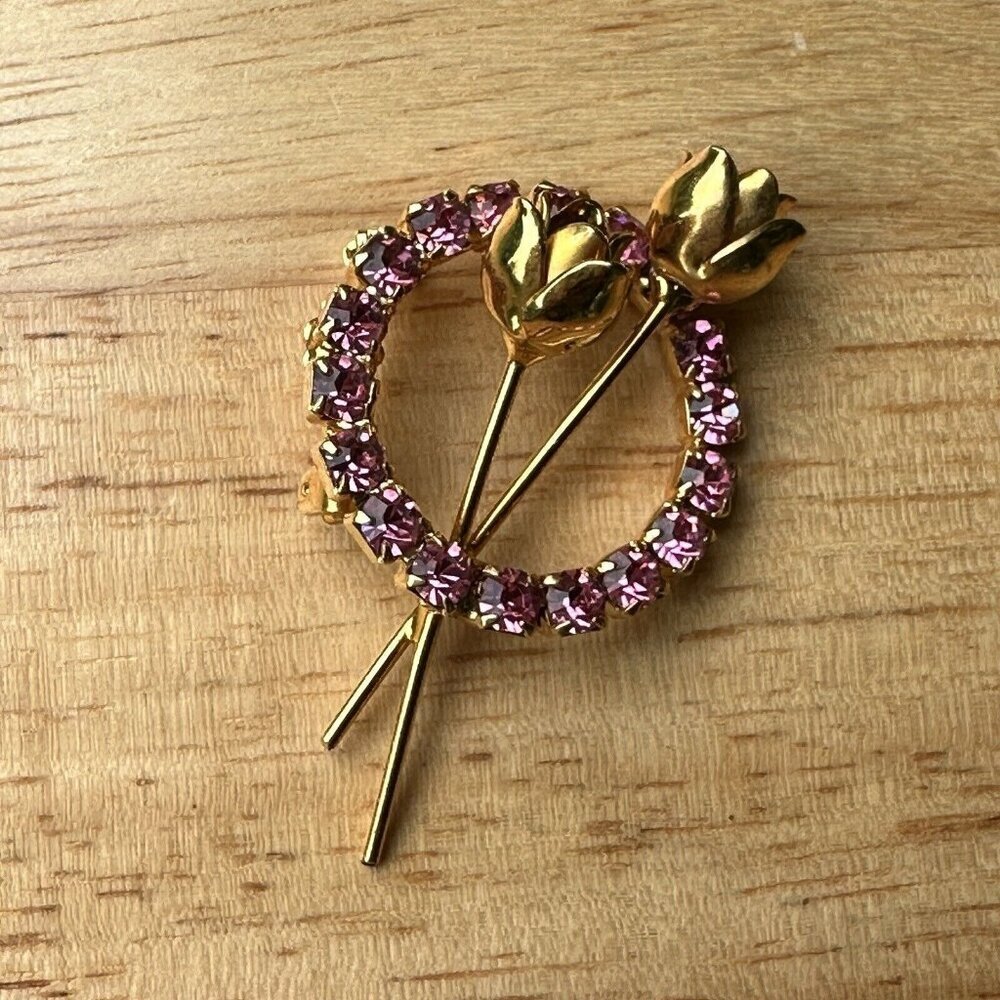 Vintage Brooch Pin 1.75 Inch Wreath Two Roses Flowers Pink Rhinestones‎ Goldtone